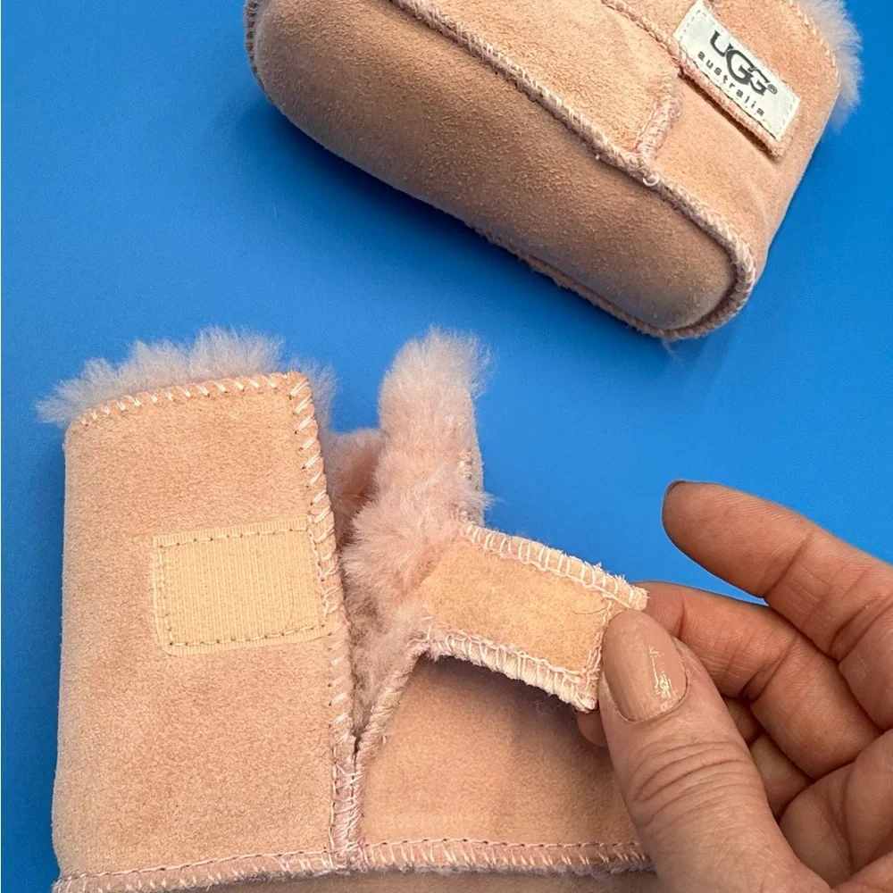 UGG Australia Toddler Size M 4/5 PInk Sheepskin Lined Boots‎ Booties, like new